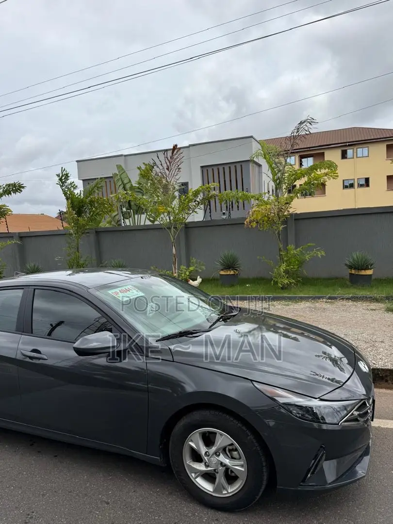 Hyundai Elantra HEV 2023 Gray