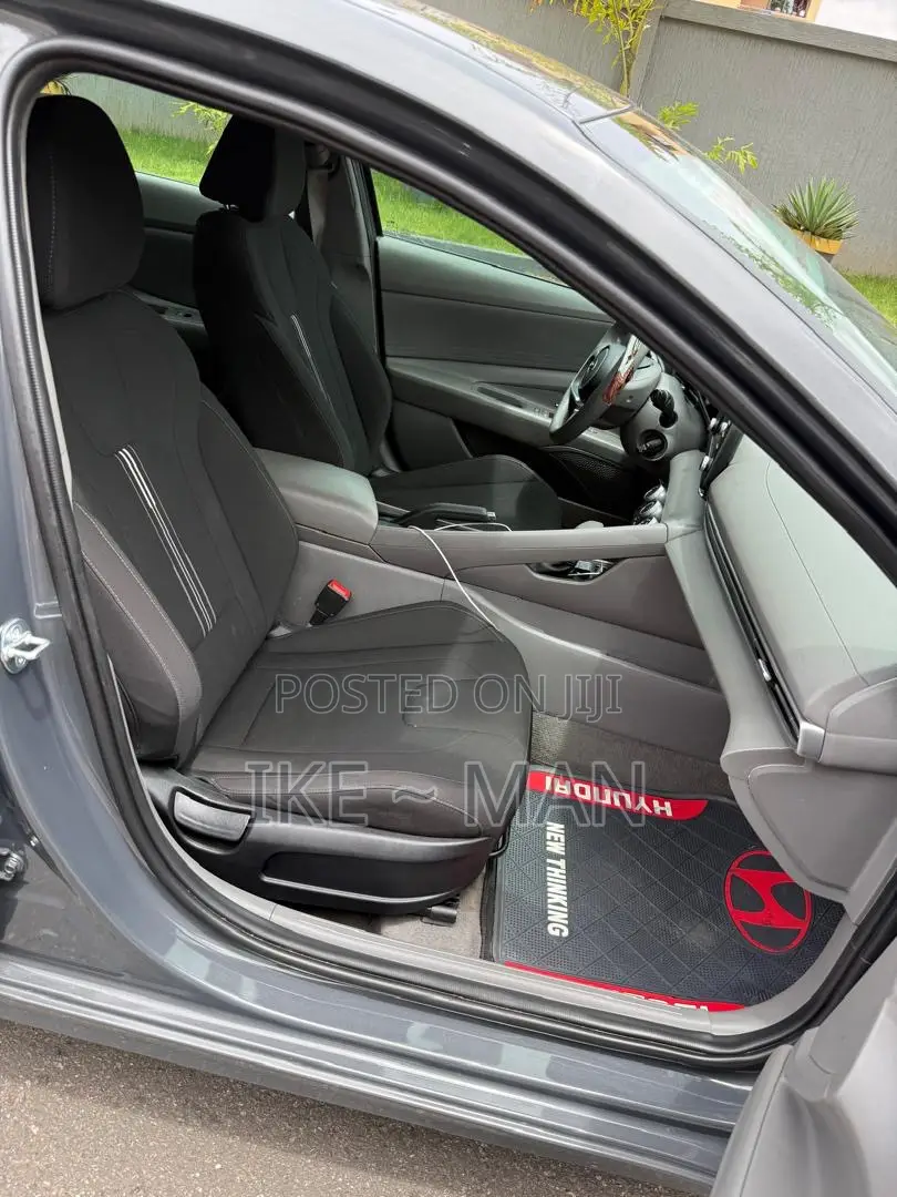 Hyundai Elantra HEV 2023 Gray