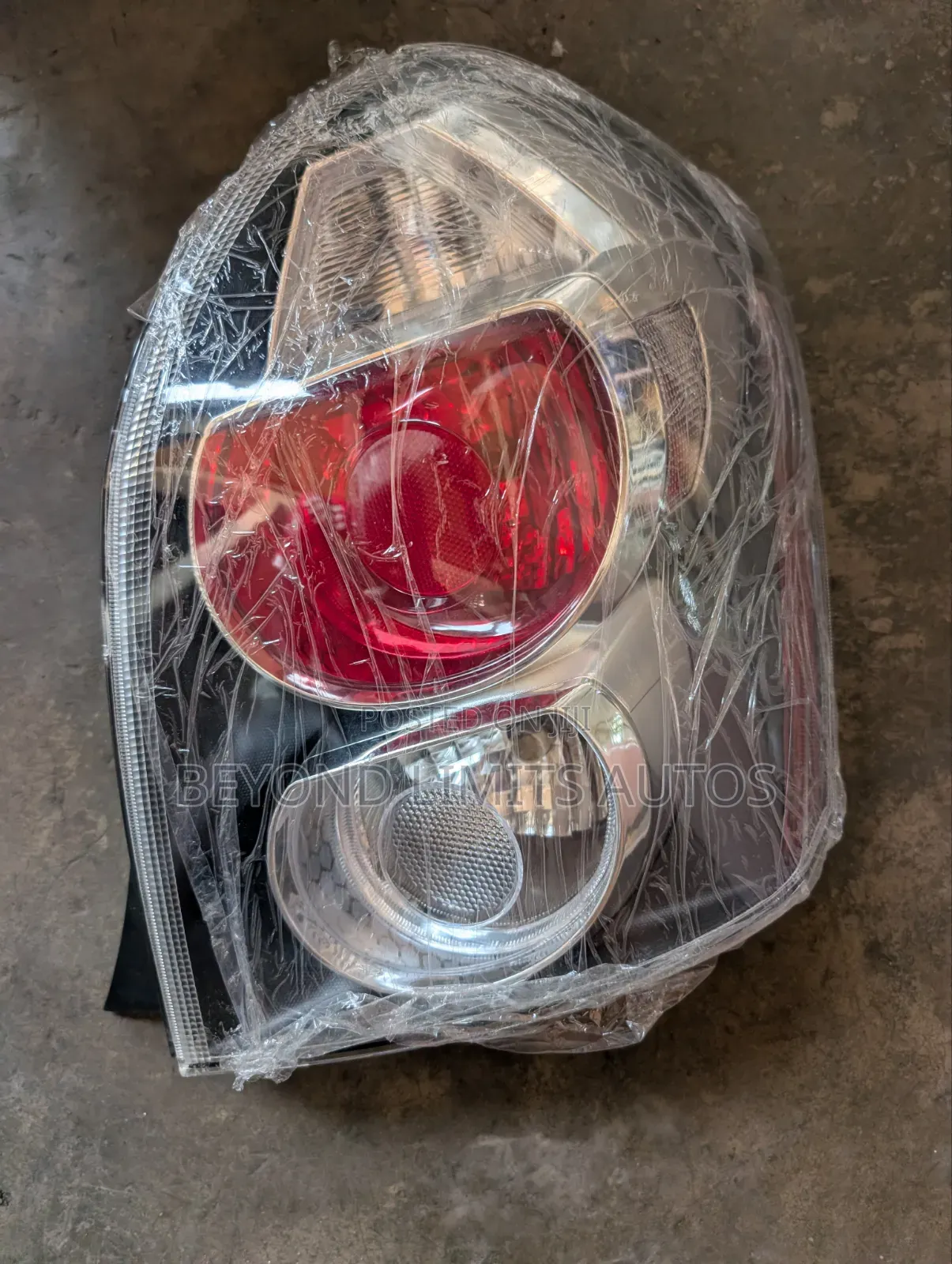 Pontiac Vibe 2009 - 2011 Tail Light