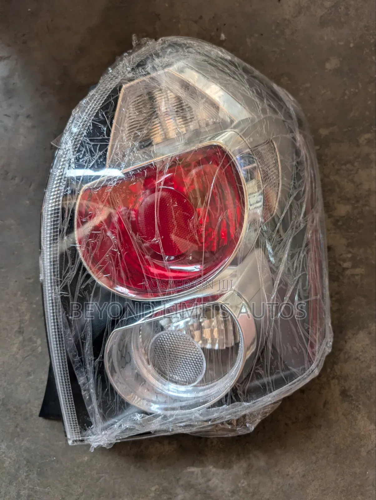 Pontiac Vibe 2009 - 2011 Tail Light