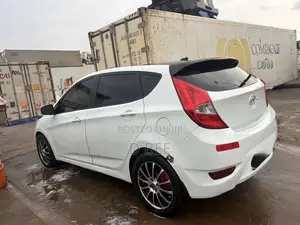 Hyundai Accent SE 4dr Hatchback (1.6L 4cyl 6A) 2014 White