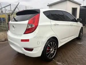 Hyundai Accent SE 4dr Hatchback (1.6L 4cyl 6A) 2014 White