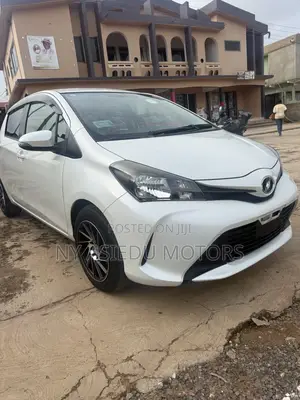 Toyota Vitz 1.3 FWD 5dr 2015 White