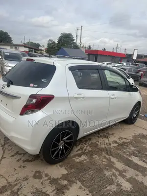 Toyota Vitz 1.3 FWD 5dr 2015 White