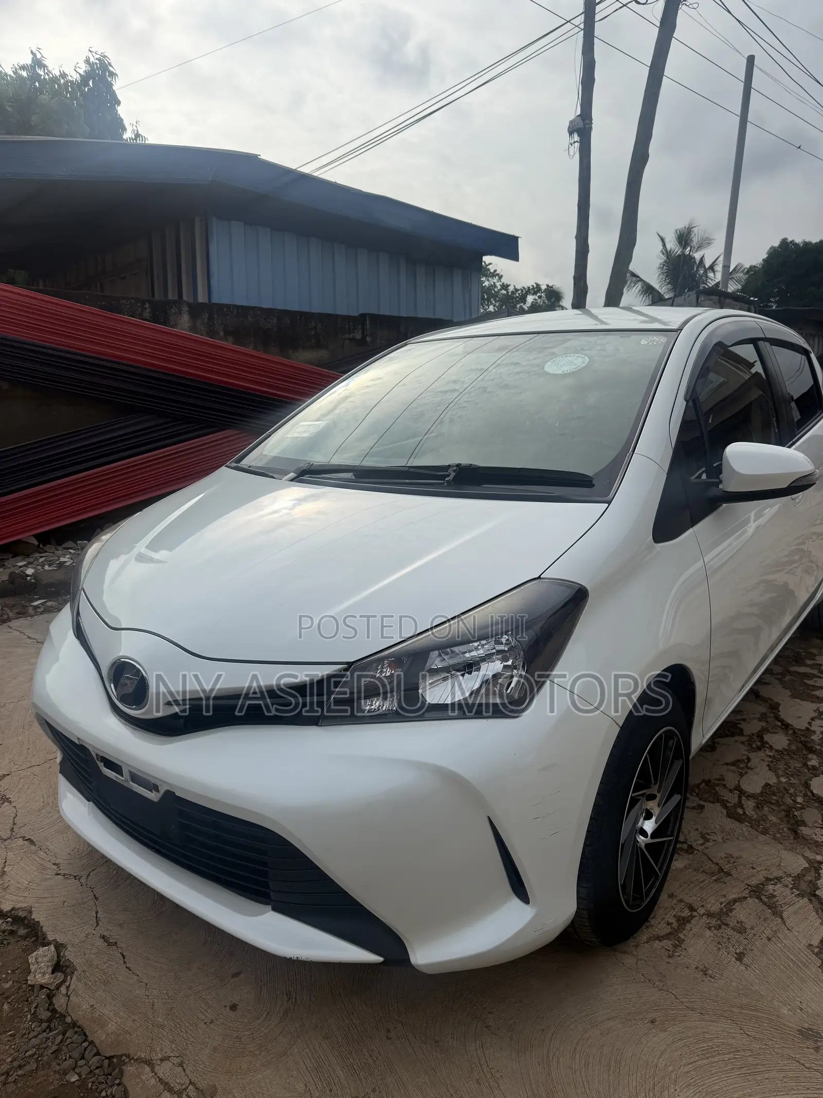 Toyota Vitz 1.3 FWD 5dr 2015 White
