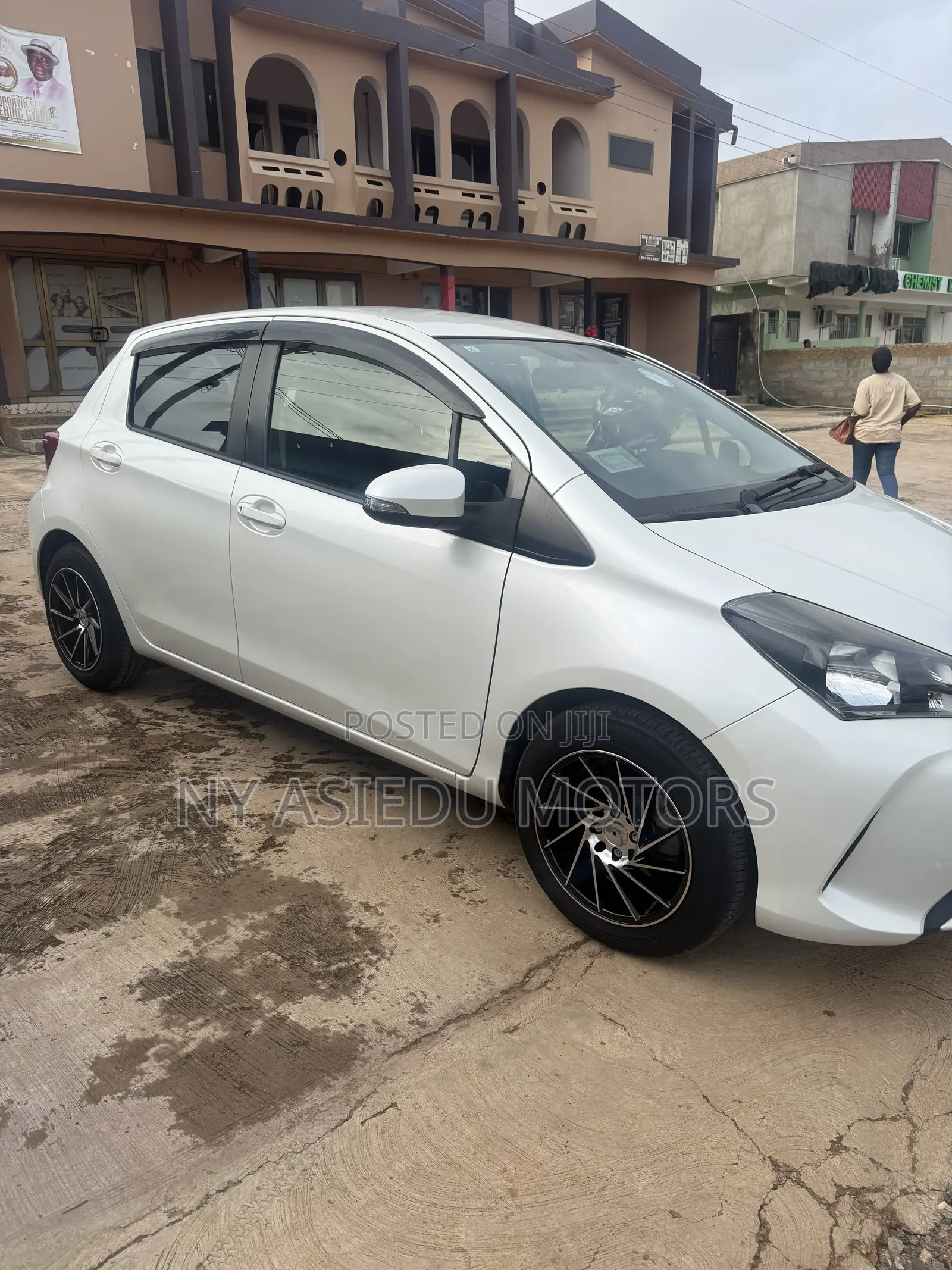 Toyota Vitz 1.3 FWD 5dr 2015 White