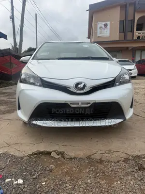 Toyota Vitz 1.3 FWD 5dr 2015 White