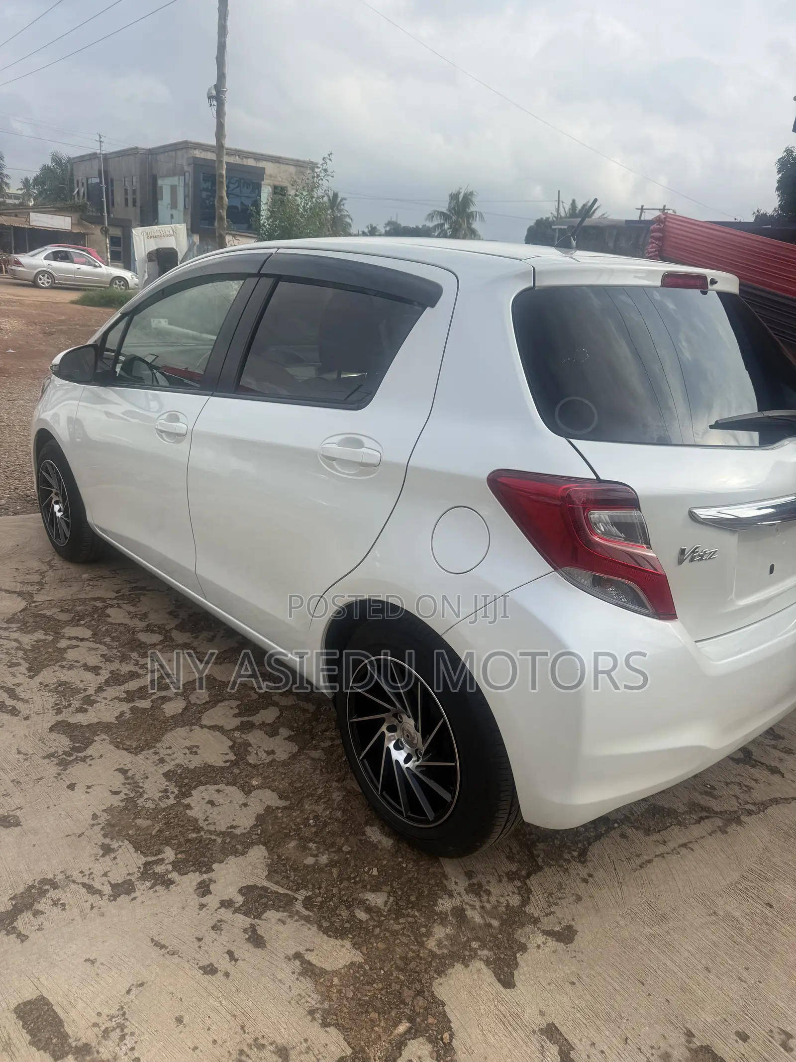Toyota Vitz 1.3 FWD 5dr 2015 White