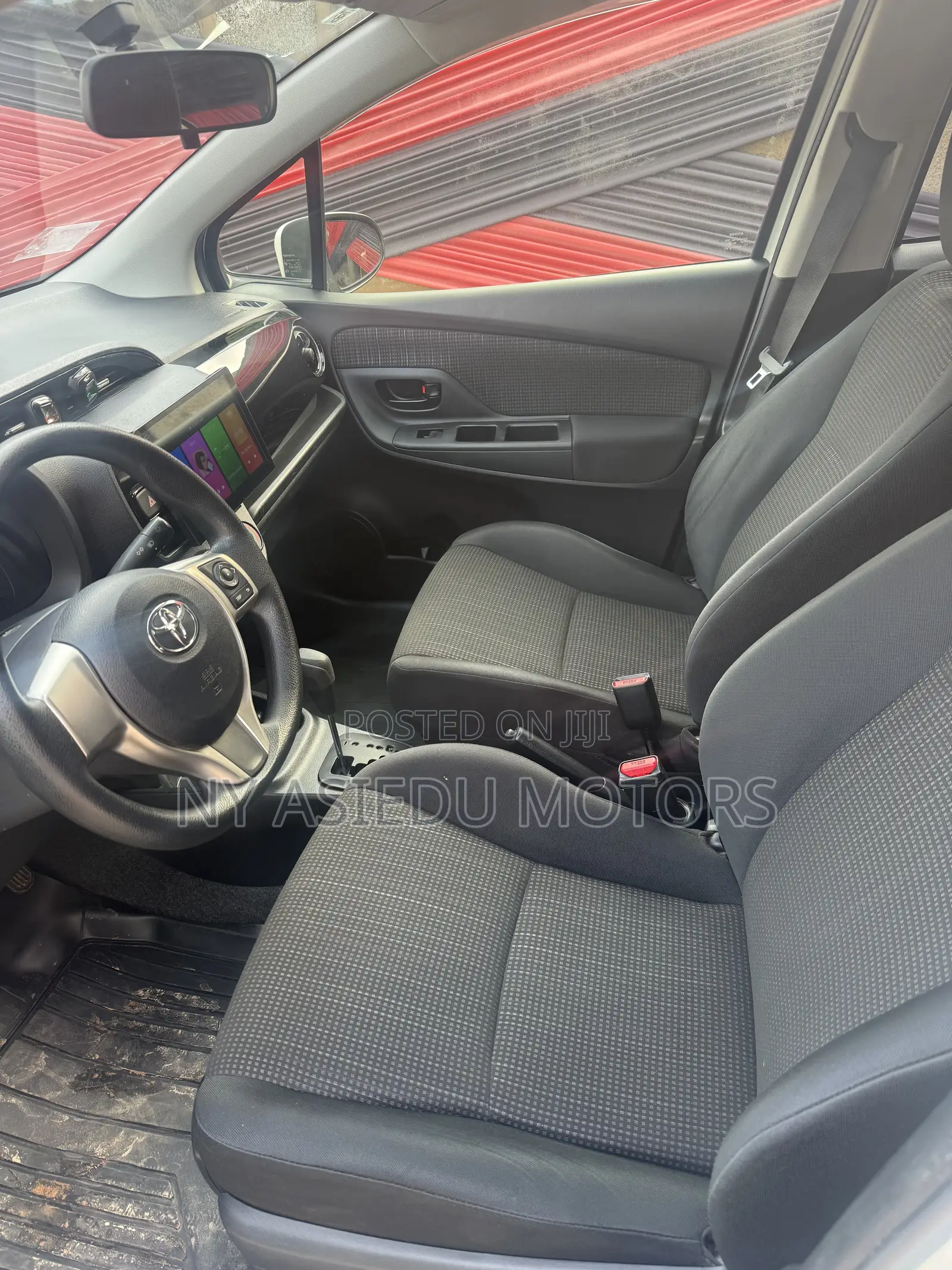 Toyota Vitz 1.3 FWD 5dr 2015 White