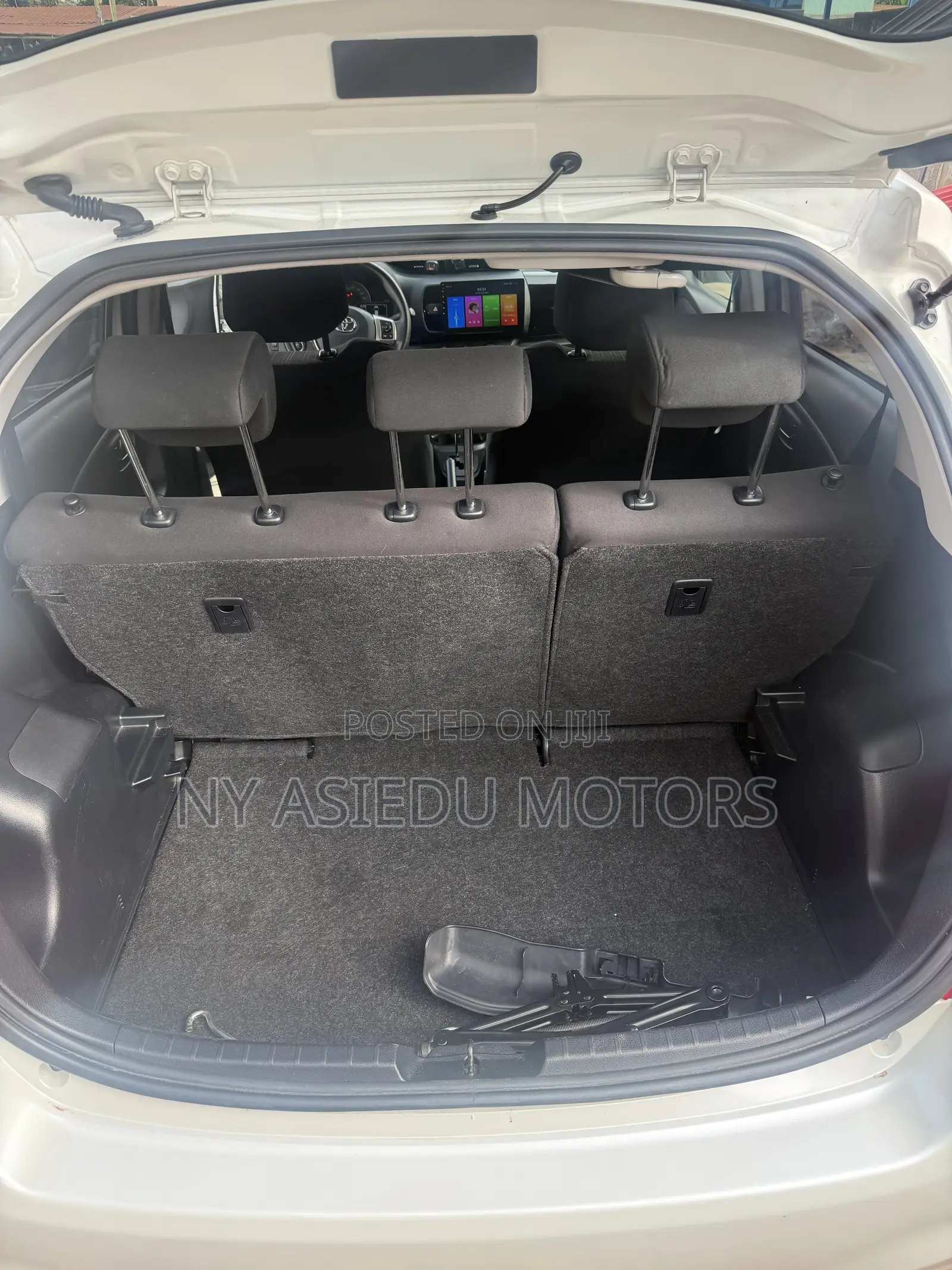Toyota Vitz 1.3 FWD 5dr 2015 White