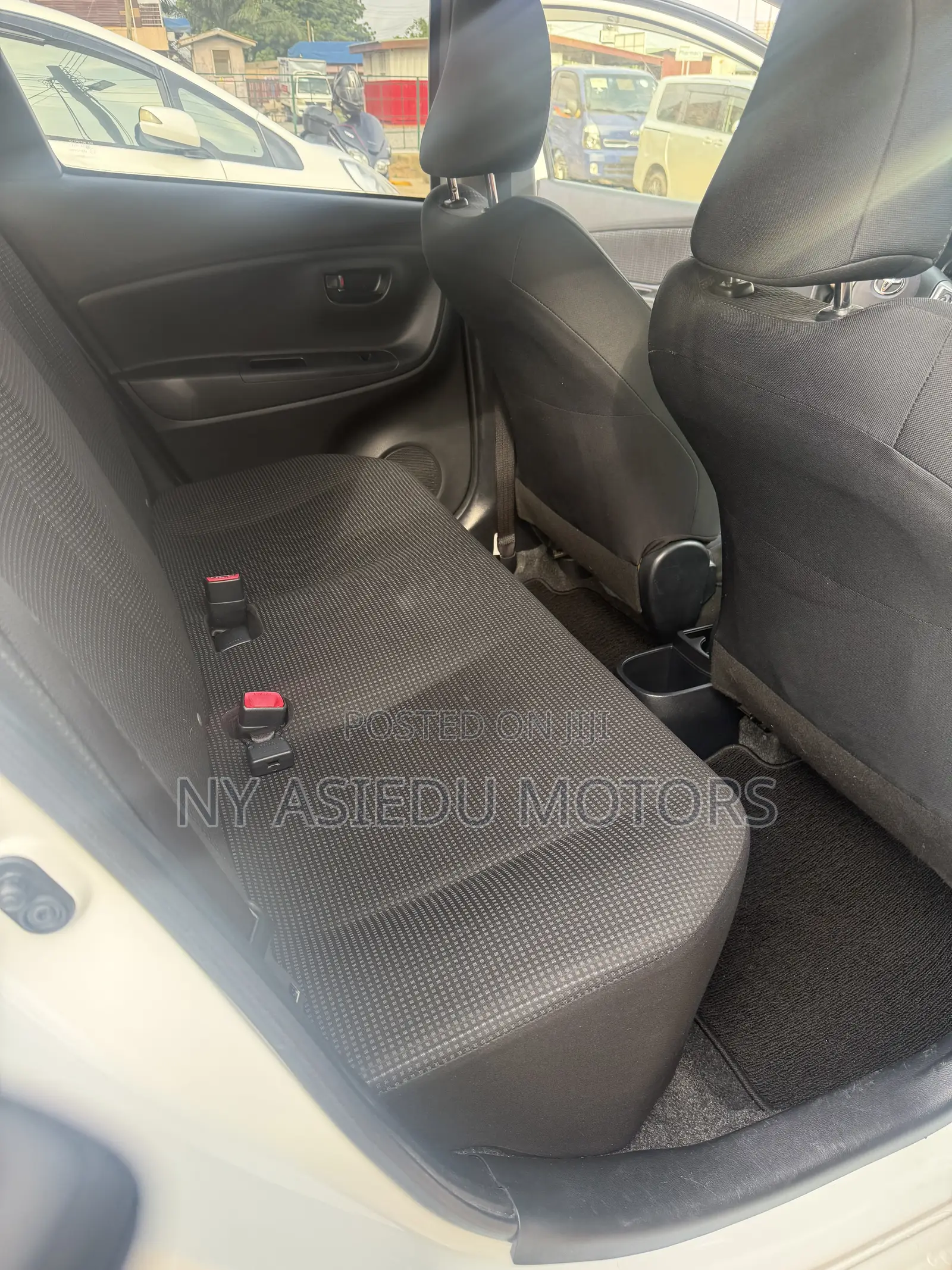 Toyota Vitz 1.3 FWD 5dr 2015 White