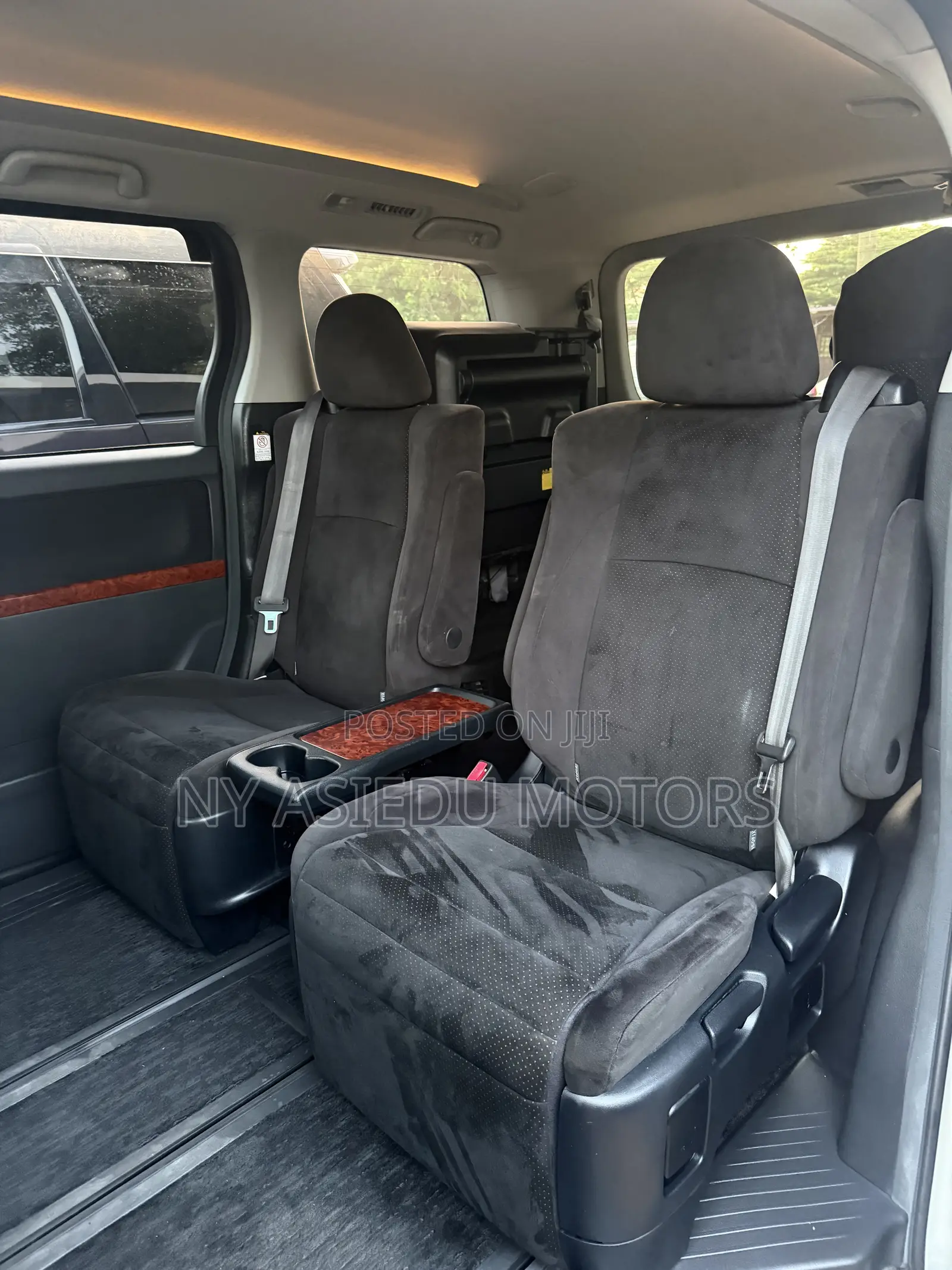 Toyota Alphard 2.4 Petrol AWD 2010 White