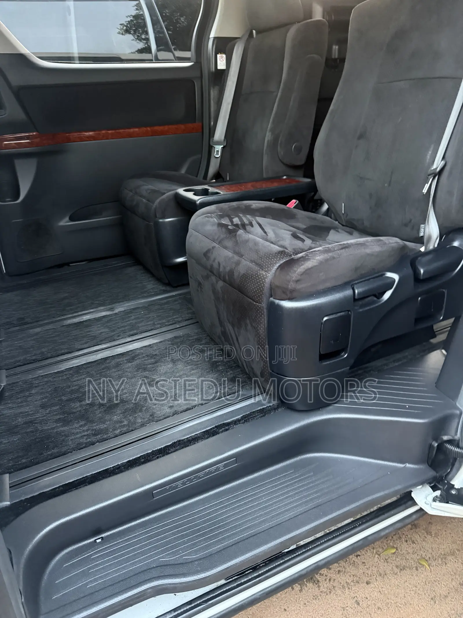 Toyota Alphard 2.4 Petrol AWD 2010 White