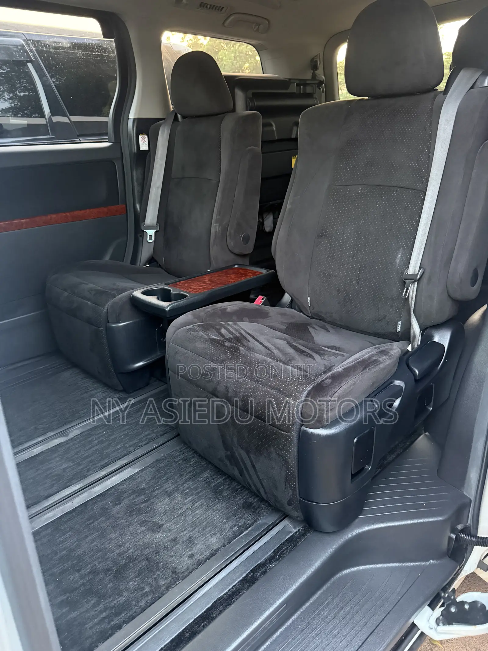 Toyota Alphard 2.4 Petrol AWD 2010 White