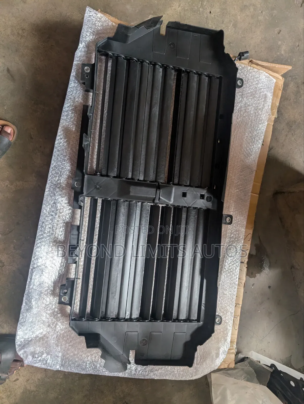 Toyota Tacoma 2022,2024,2024,2025,2026 Shutter Grille