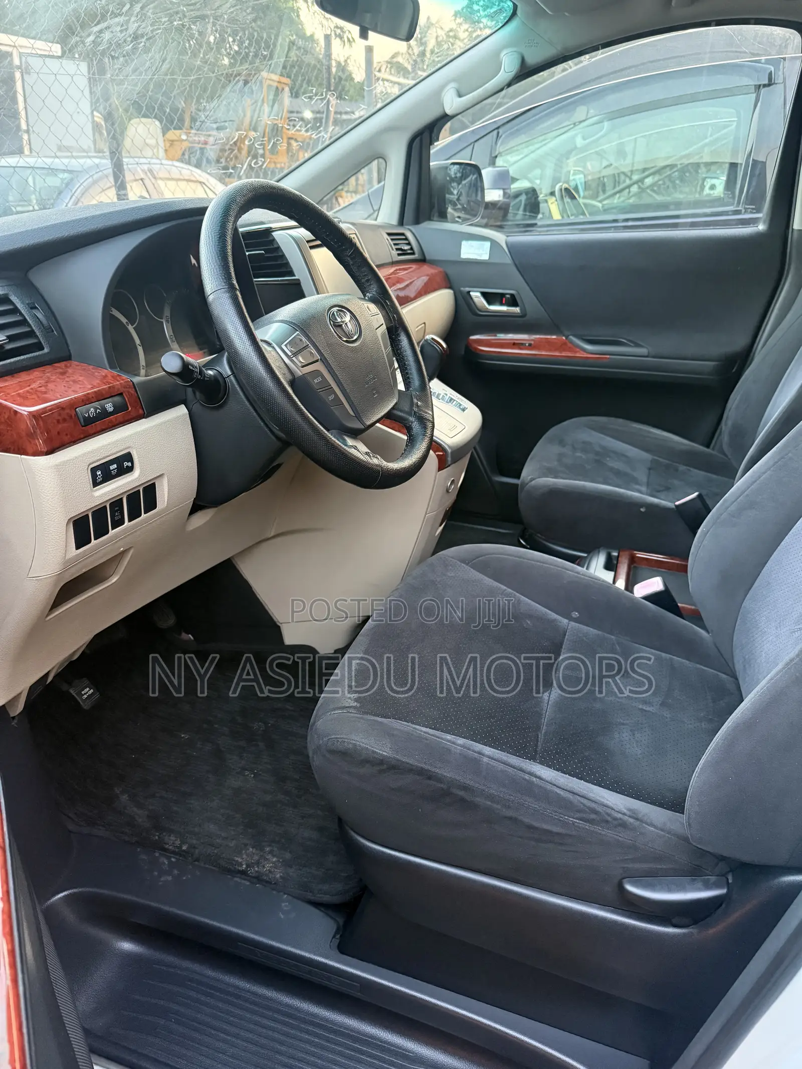 Toyota Alphard 2.4 Petrol AWD 2010 White