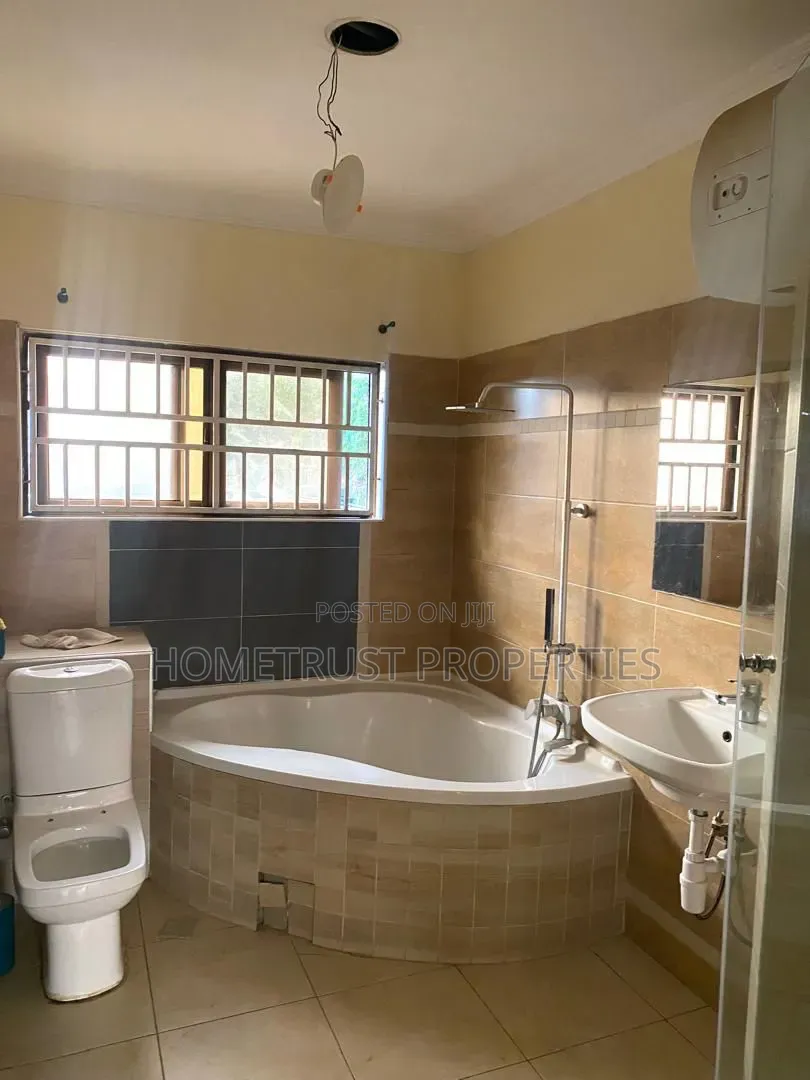 3bdrm Duplex in Achimota Cfc, The Mall for rent