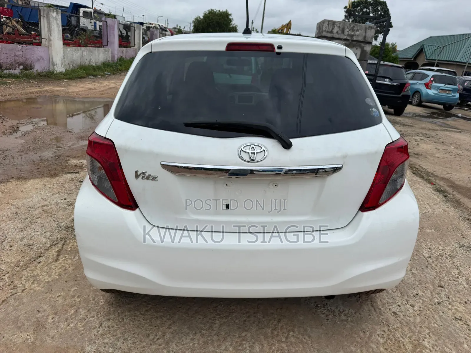 Toyota Vitz 2011 White