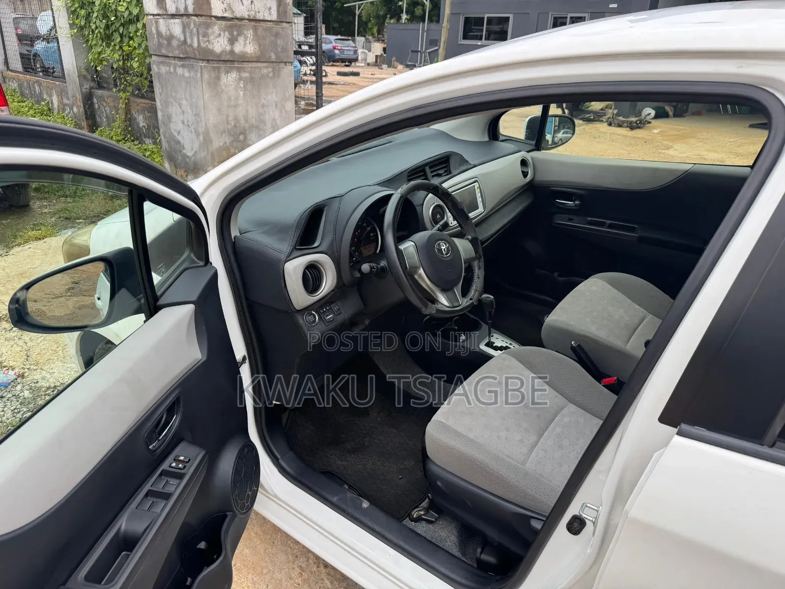 Toyota Vitz 2011 White