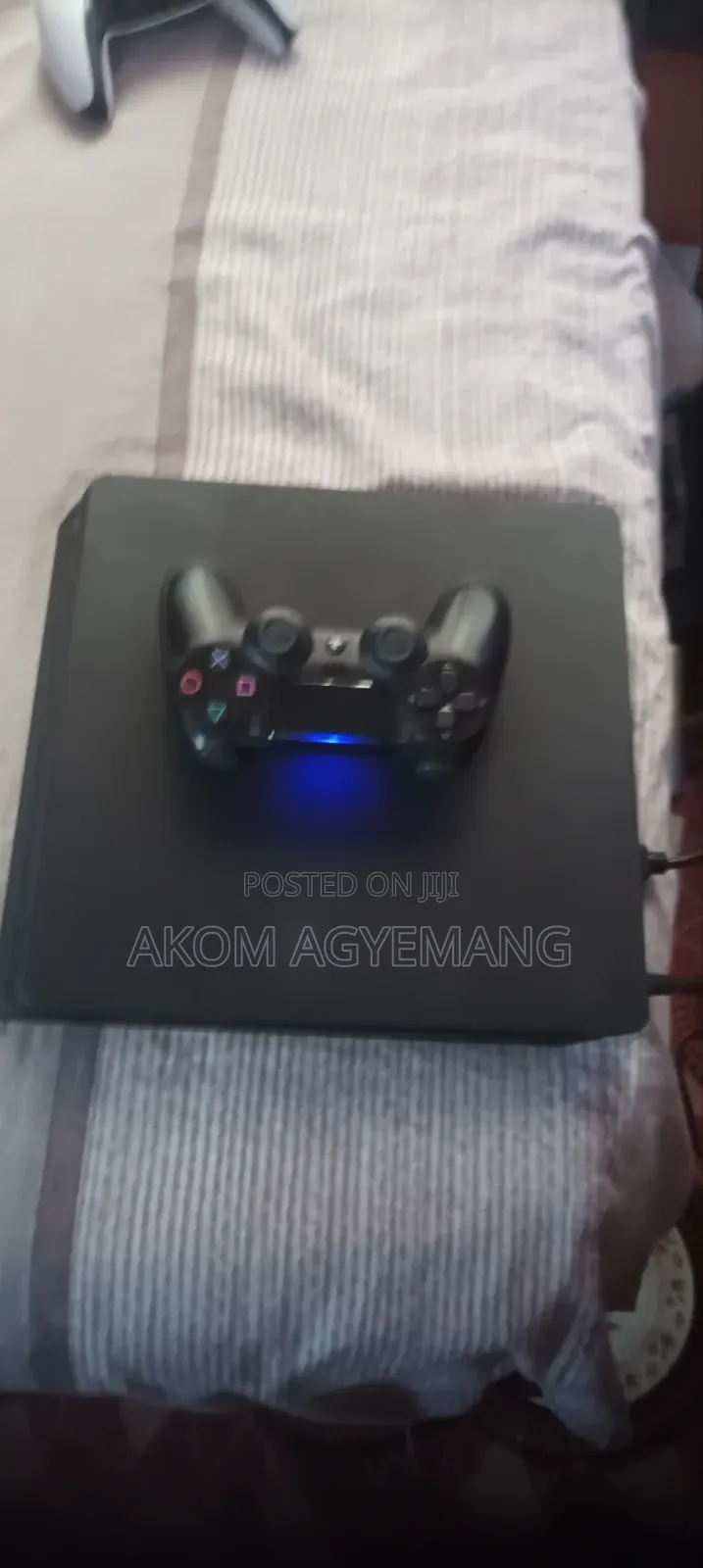 Ps4 Slim Jailbreak With 2 Controllers and Games