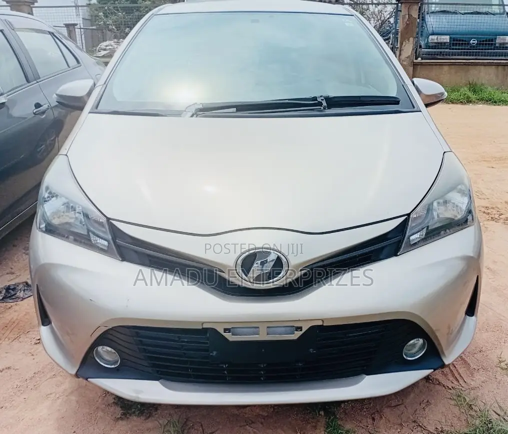 Toyota Vitz 1.3 AWD 5dr 2014 Gold
