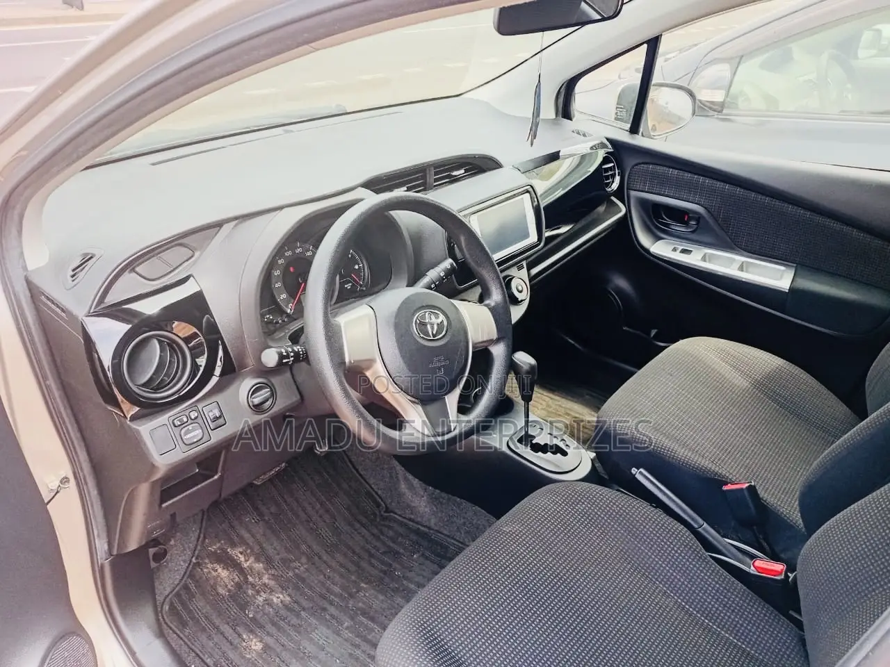 Toyota Vitz 1.3 AWD 5dr 2014 Gold