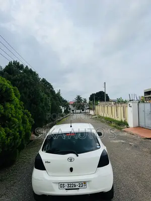 Toyota Vitz 1.3 AWD 5dr 2010 White