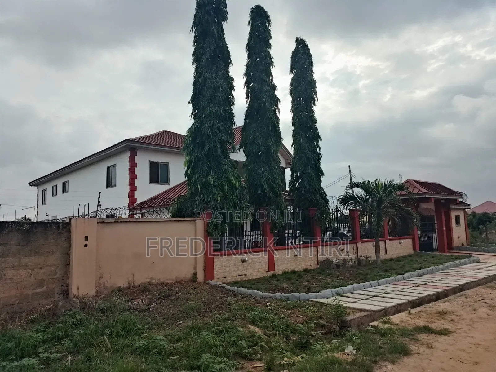 6bdrm Mansion in Tema Metropolitan for sale
