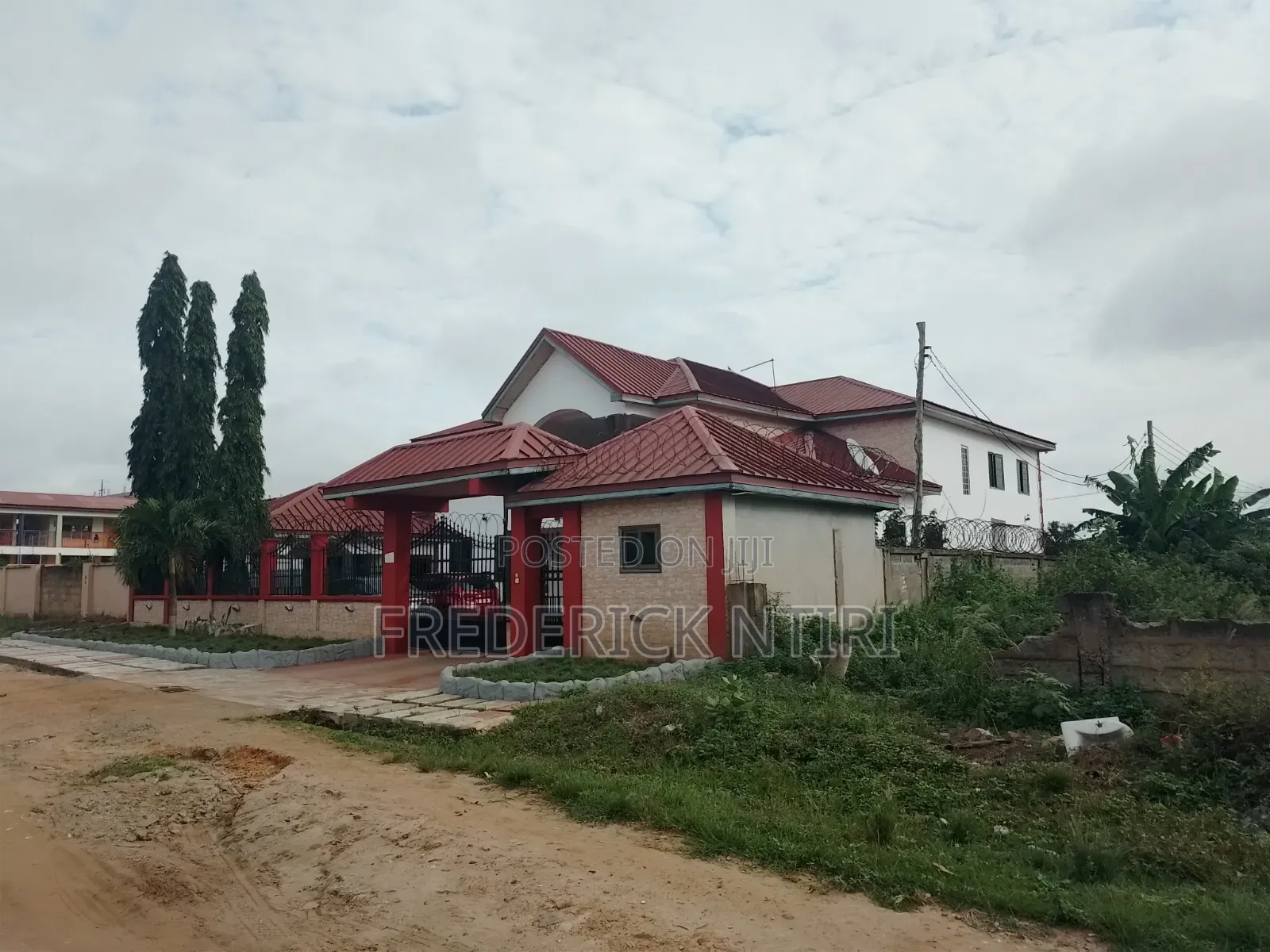 6bdrm Mansion in Tema Metropolitan for sale
