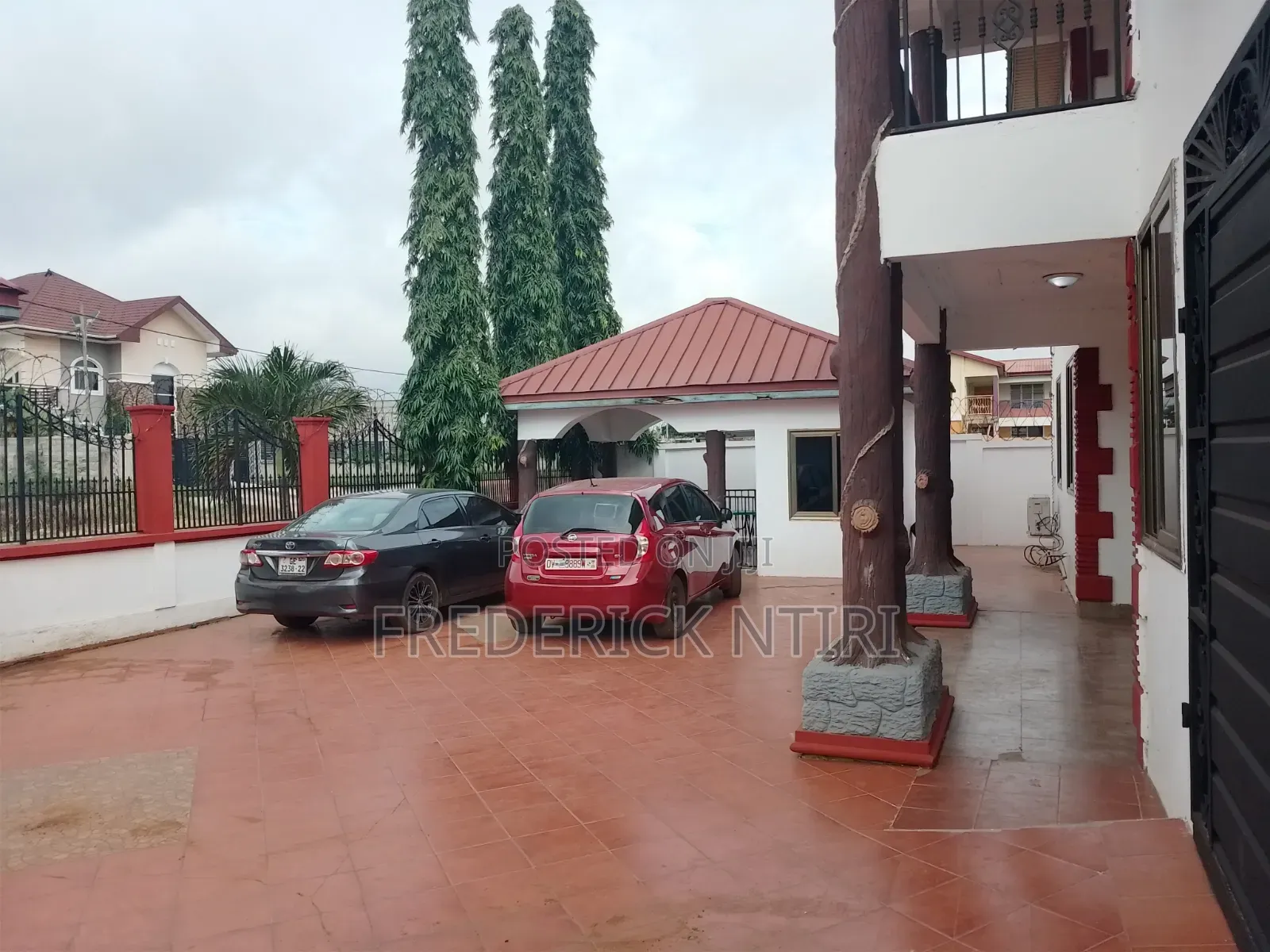 6bdrm Mansion in Tema Metropolitan for sale