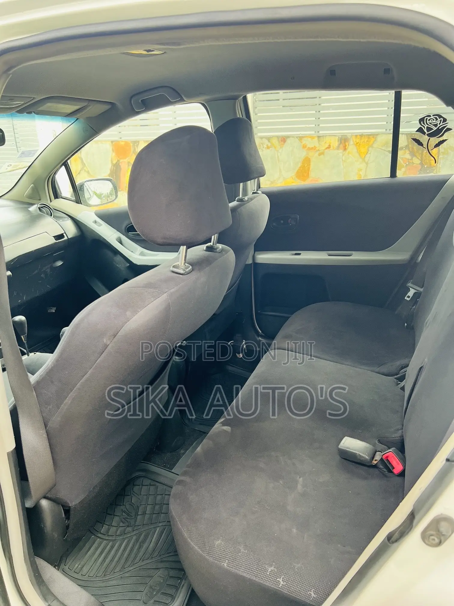 Toyota Vitz 1.3 AWD 5dr 2010 White