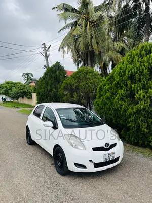 Toyota Vitz 1.3 AWD 5dr 2010 White