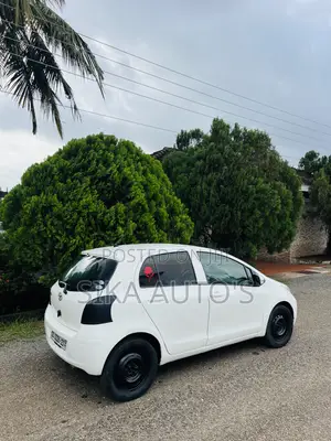 Toyota Vitz 1.3 AWD 5dr 2010 White