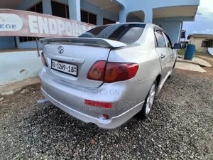 Toyota Corolla LE 4dr Sedan (1.8L 4cyl 4A) 2010 Silver