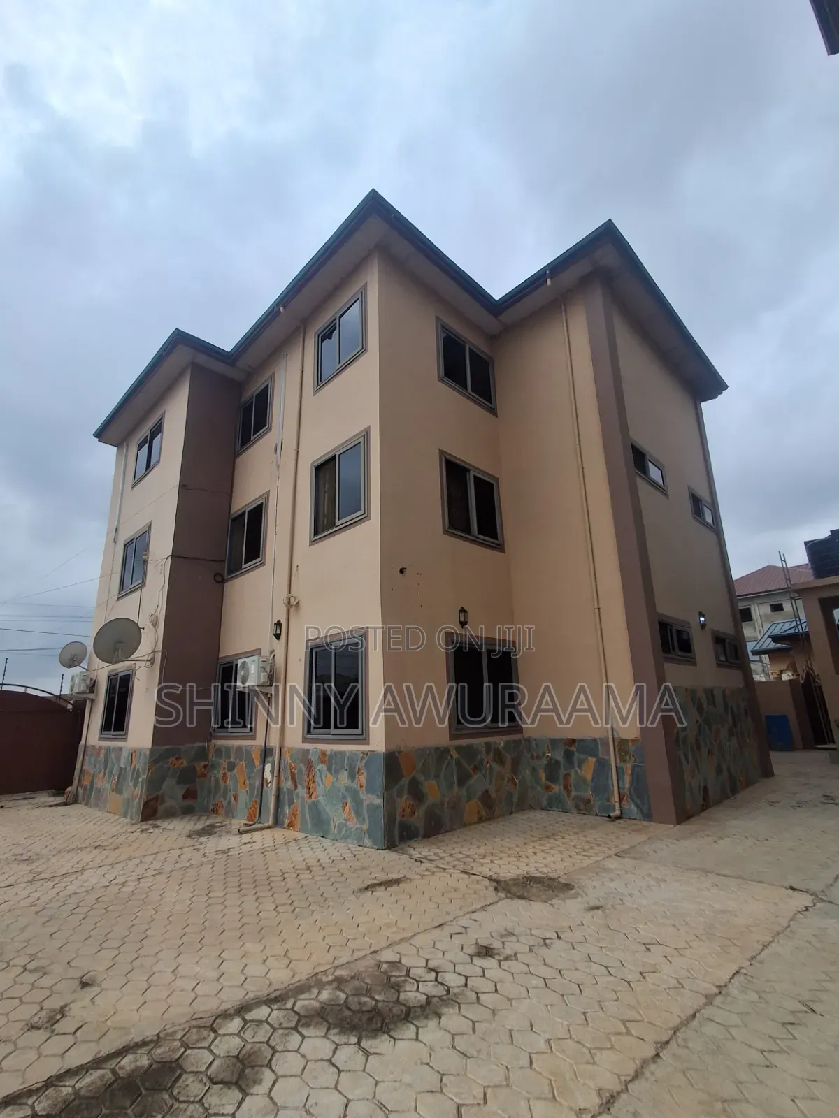 3bdrm Apartment in School Junction for rent