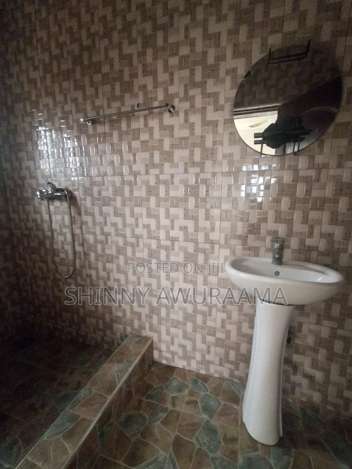 3bdrm Apartment in School Junction for rent