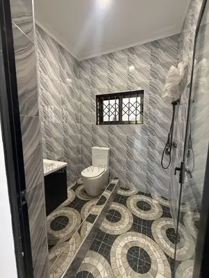 2bdrm Apartment in West Hills Mall Area for rent