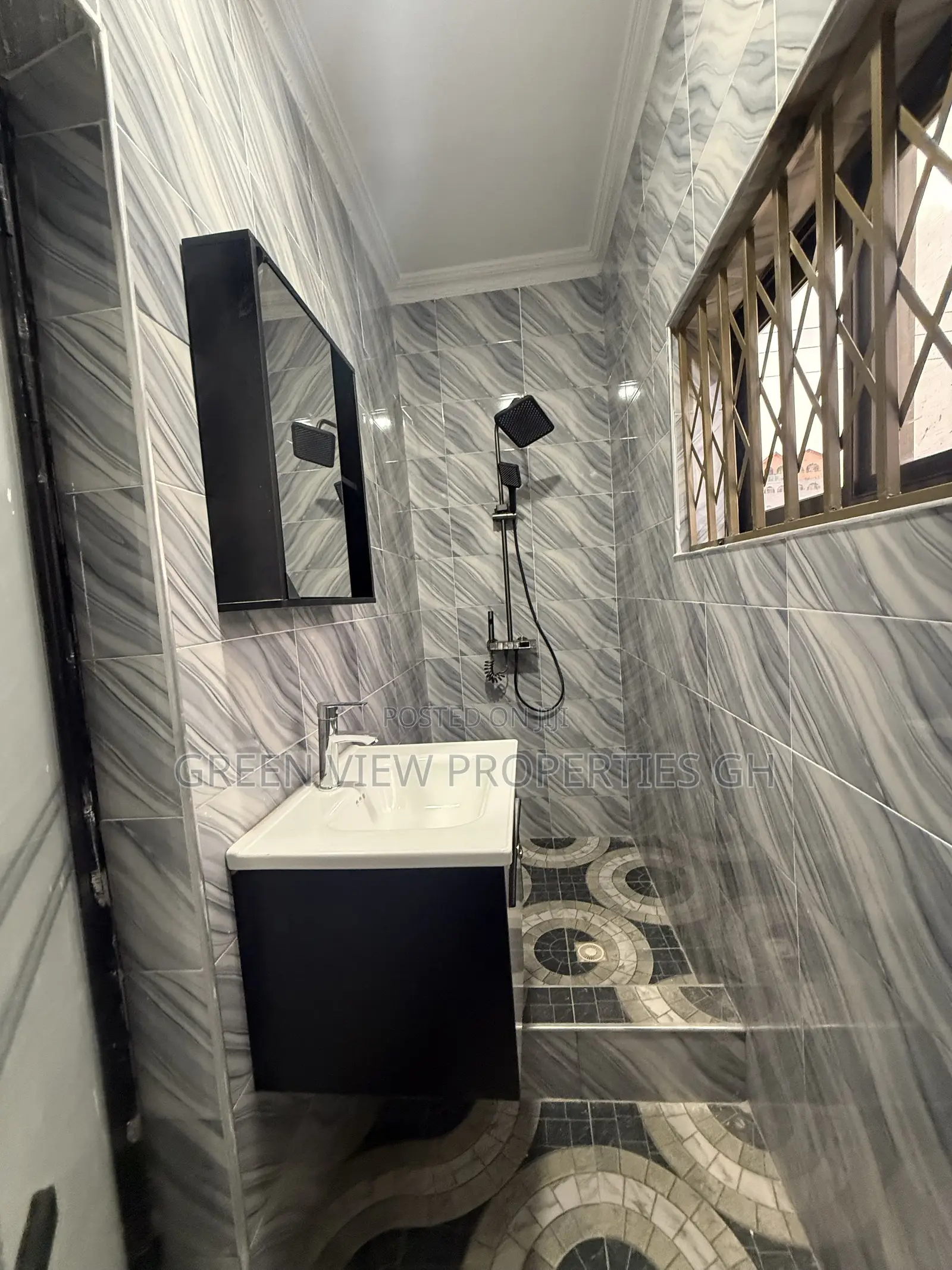 2bdrm Apartment in West Hills Mall Area for rent