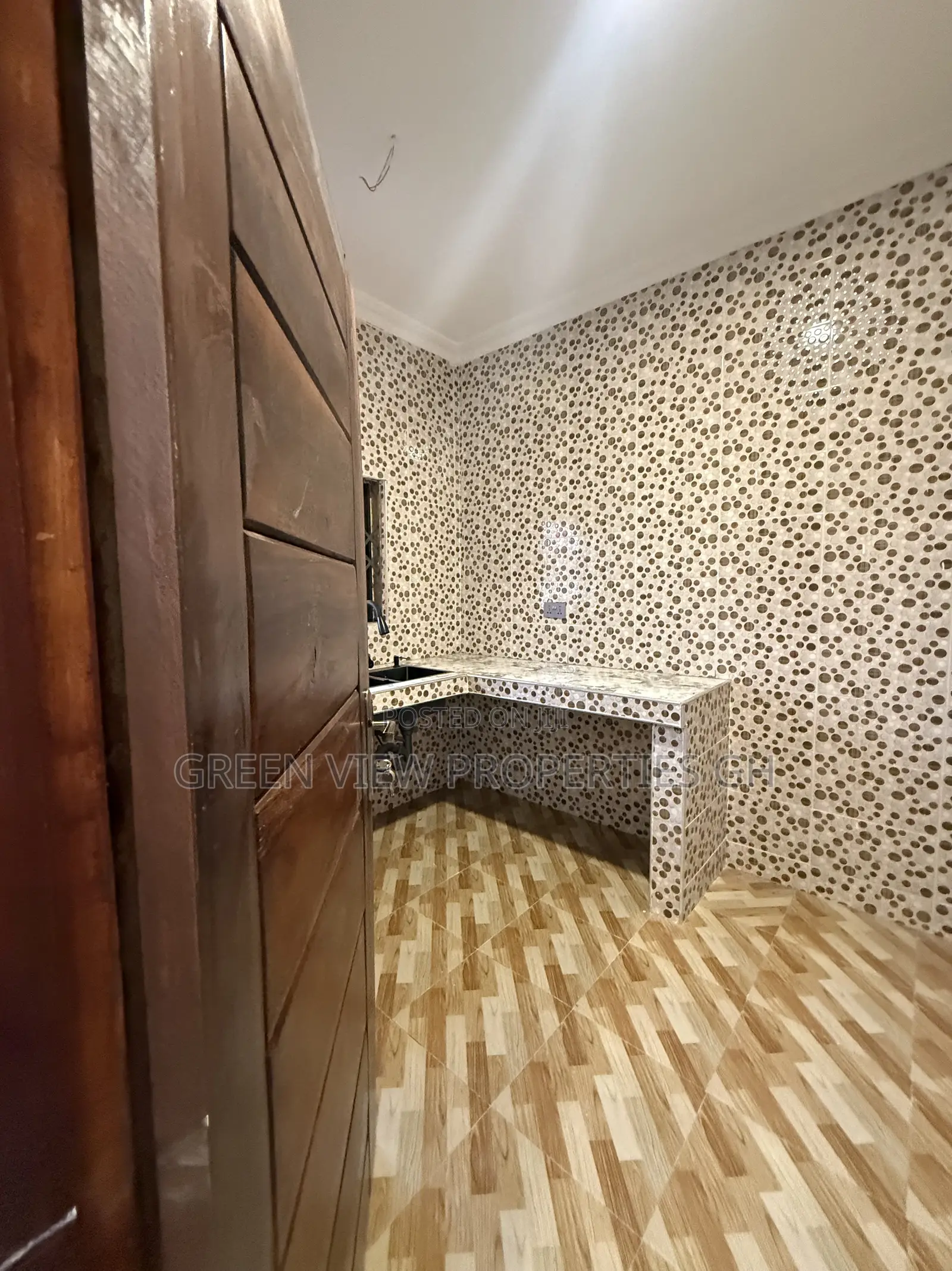 2bdrm Apartment in West Hills Mall Area for rent