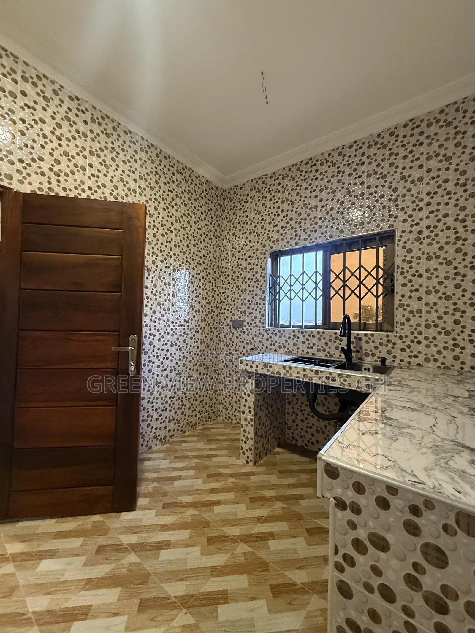 2bdrm Apartment in West Hills Mall Area for rent