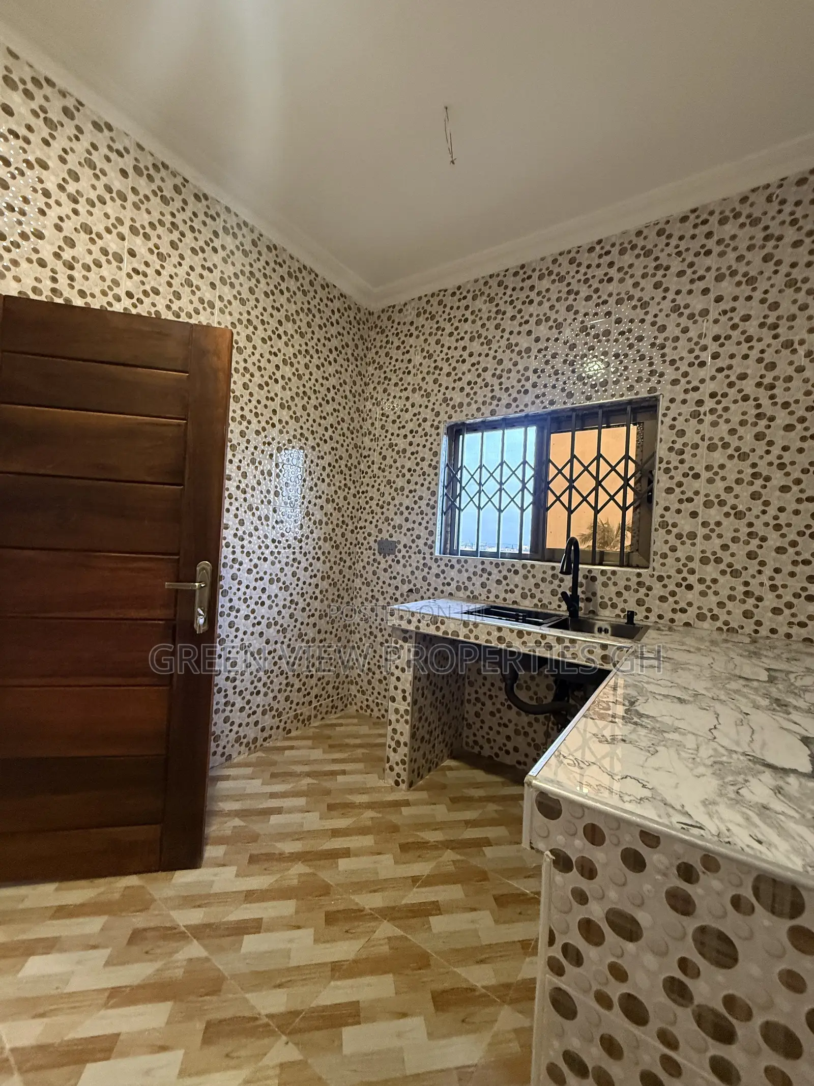 2bdrm Apartment in West Hills Mall Area for rent