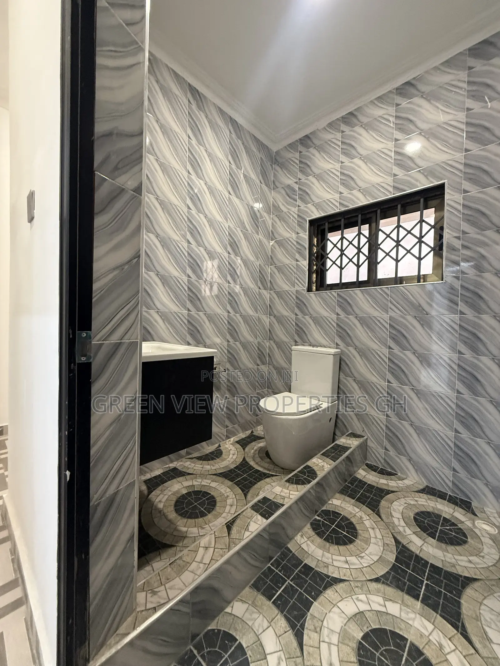 2bdrm Apartment in West Hills Mall Area for rent