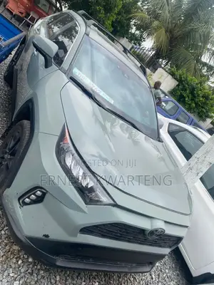 Toyota RAV4 XLE Premium 2022 Beige