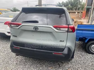 Toyota RAV4 XLE Premium 2022 Beige