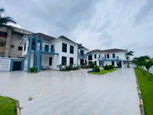 8bdrm House in Abelemkpe, Lincoln School Area for rent