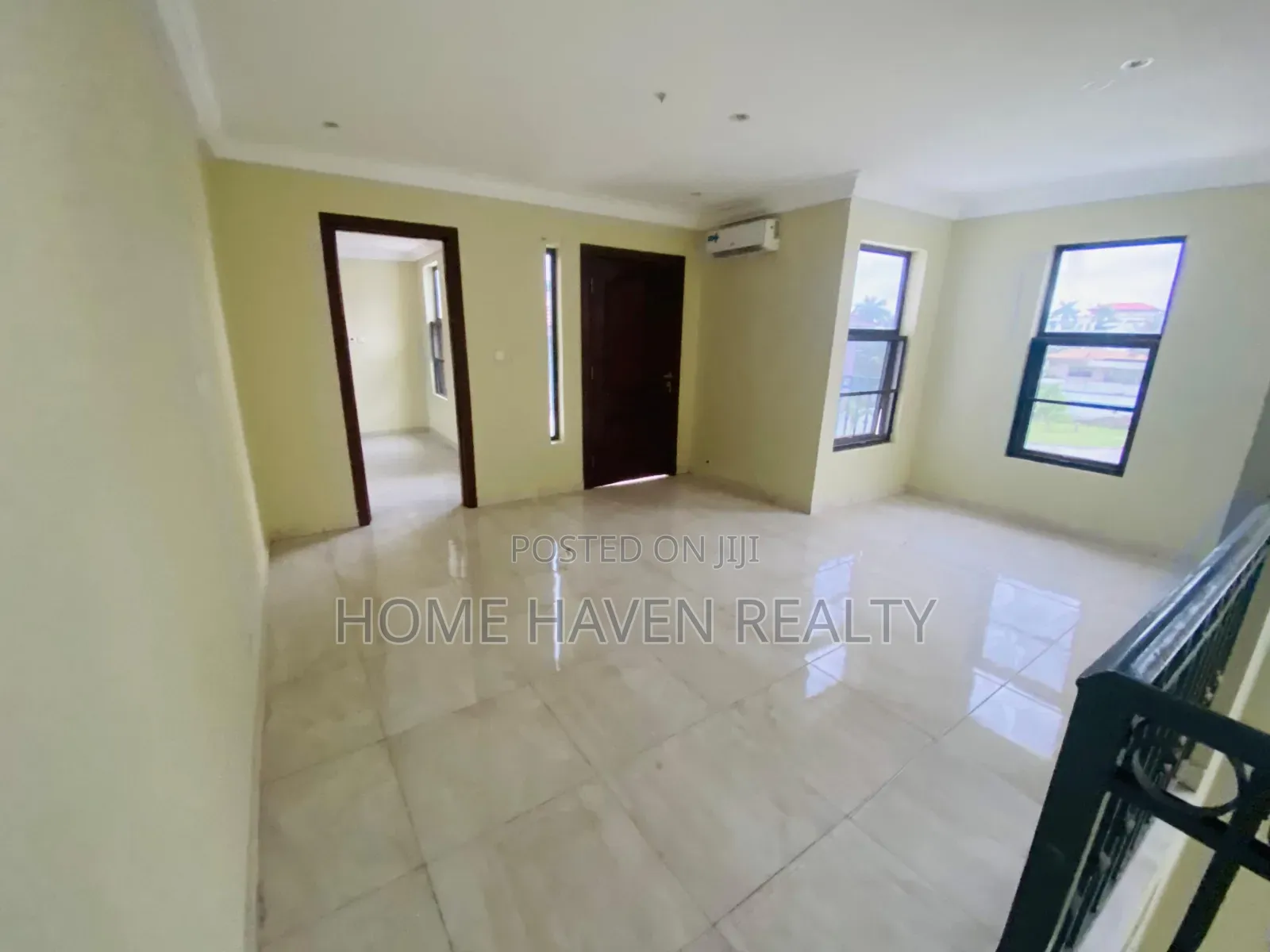 8bdrm House in Abelemkpe, Lincoln School Area for rent