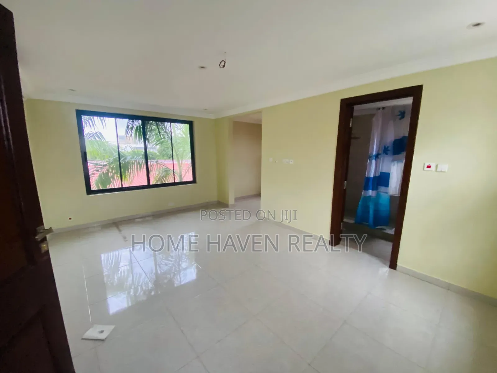 8bdrm House in Abelemkpe, Lincoln School Area for rent