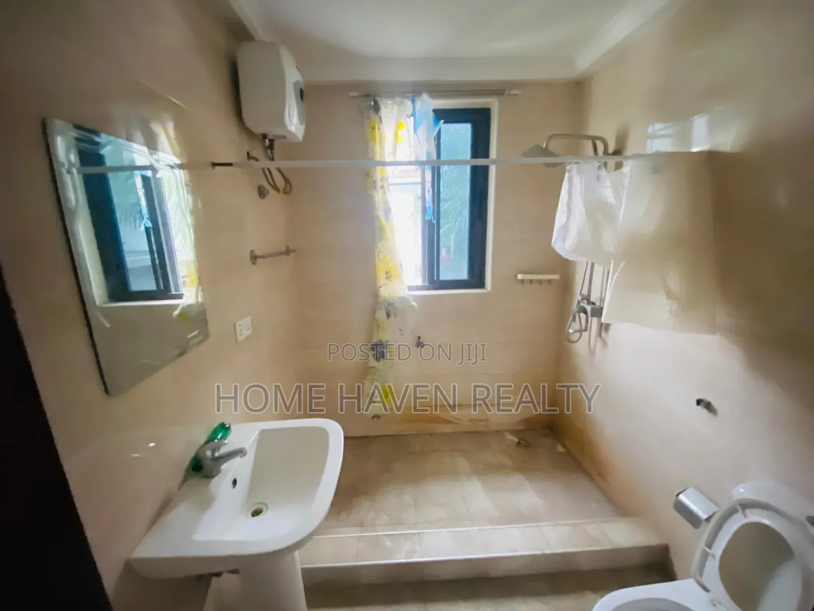 8bdrm House in Abelemkpe, Lincoln School Area for rent