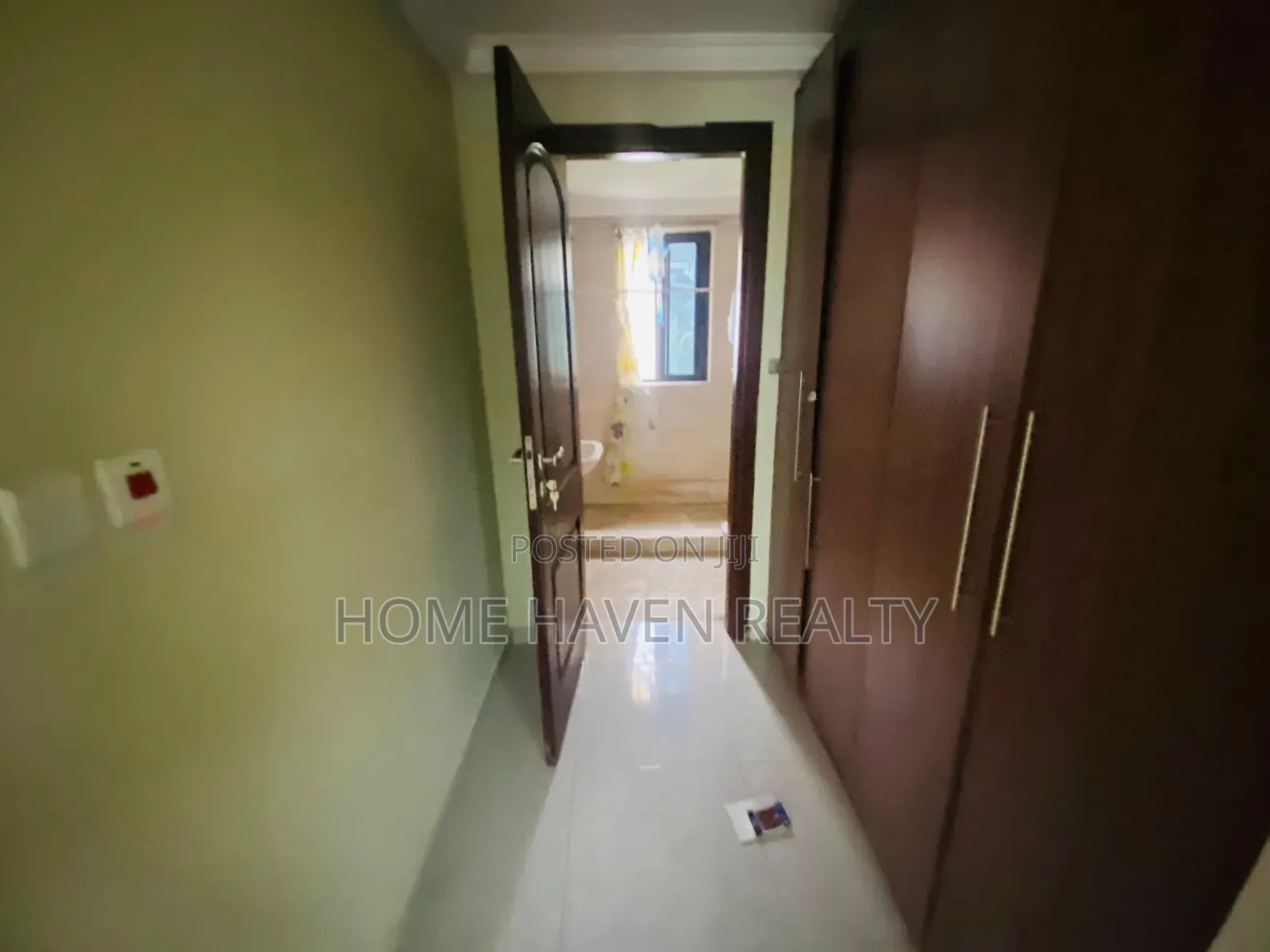 8bdrm House in Abelemkpe, Lincoln School Area for rent