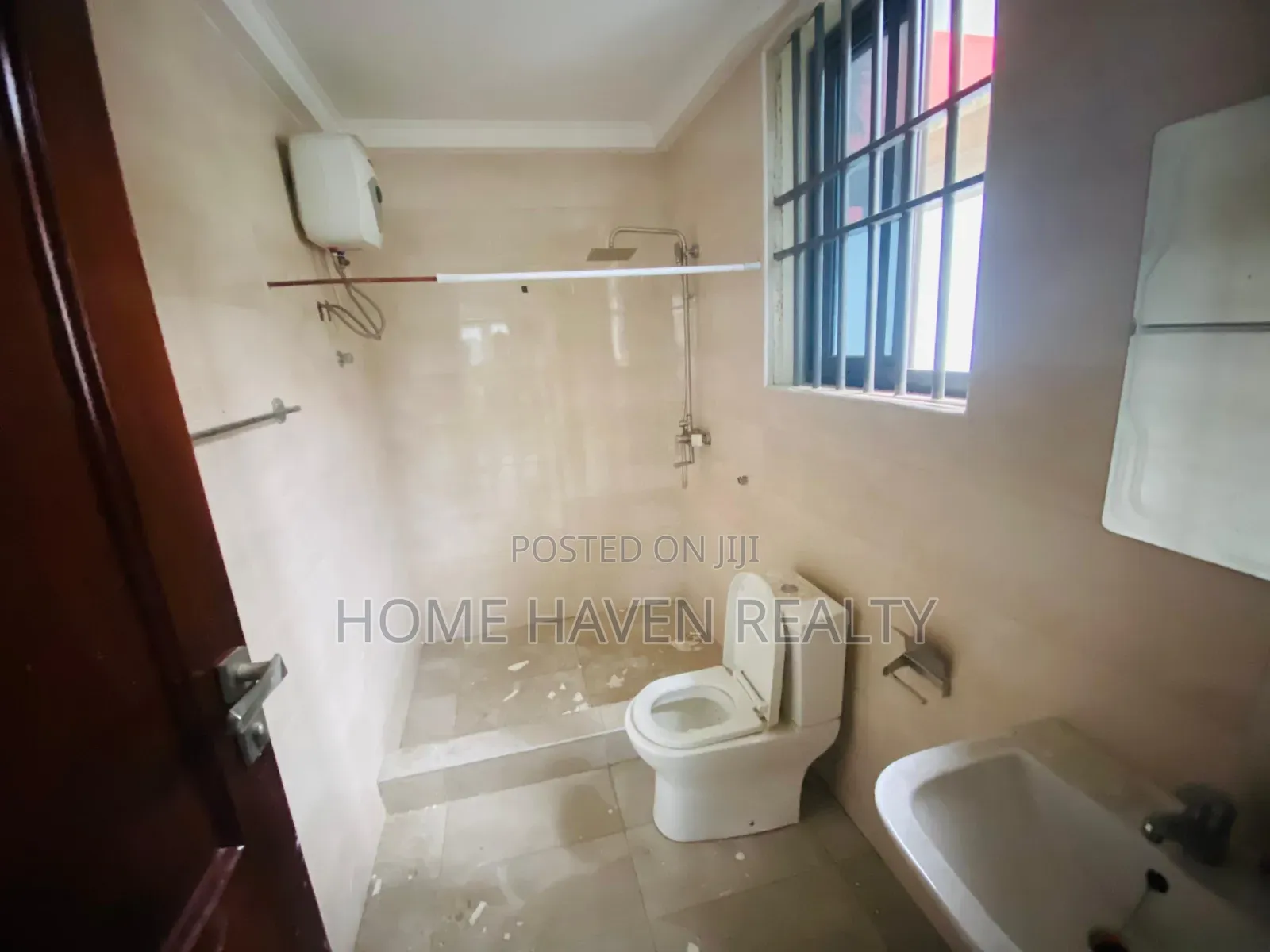 8bdrm House in Abelemkpe, Lincoln School Area for rent